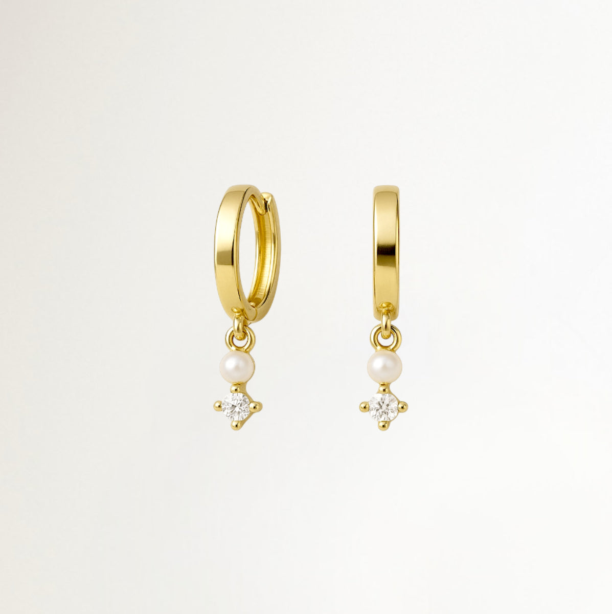 ARGOLLAS PERLA BAÑADAS EN ORO