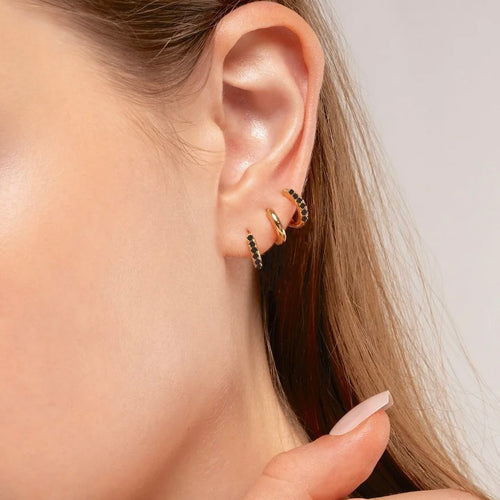 ARGOLLAS CIRCONES NEGROS BAÑADAS EN ORO