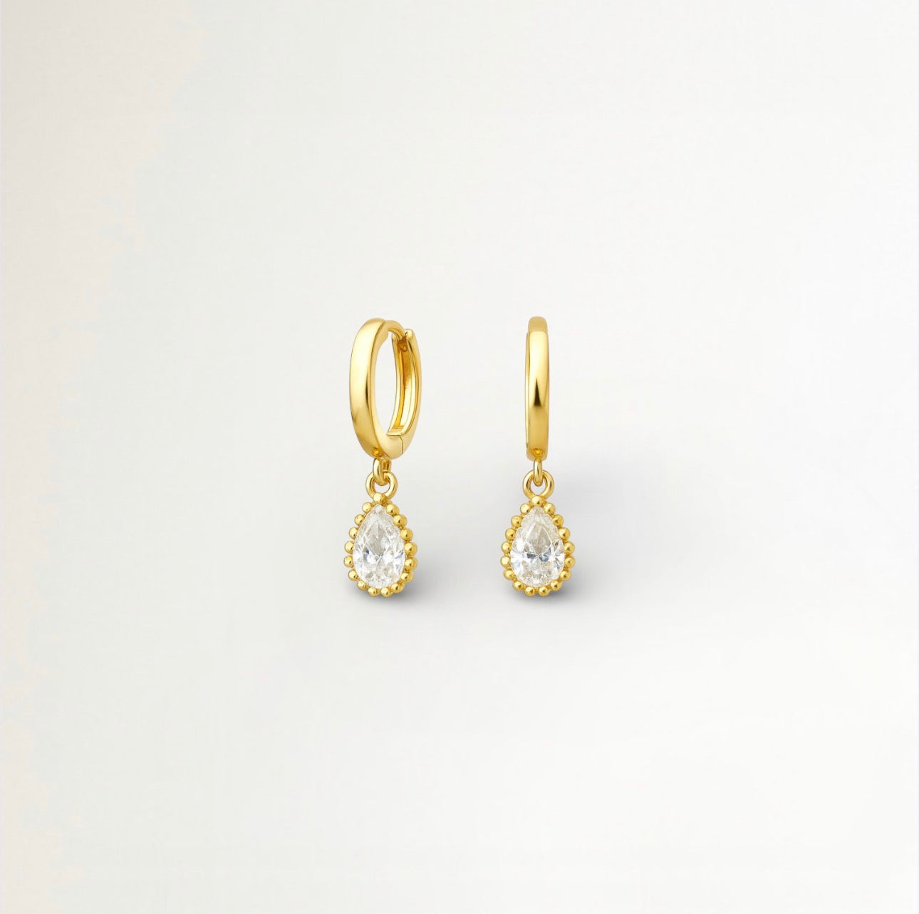 ARGOLLAS GOTA EN CIRCON BAÑADAS EN ORO