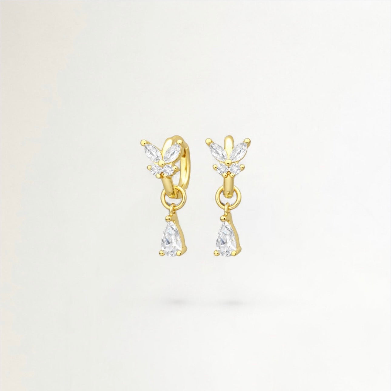 ARGOLLAS MARIPOSA GOTA BAÑADOS EN ORO